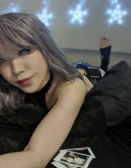 Cloudyninecos top model image