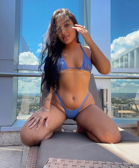 Gyovanna Reis exclusive model images