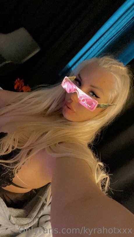 Kyra Hot nudes actress galleries