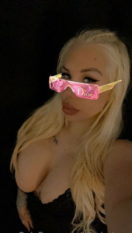 Kyra Hot star naked img