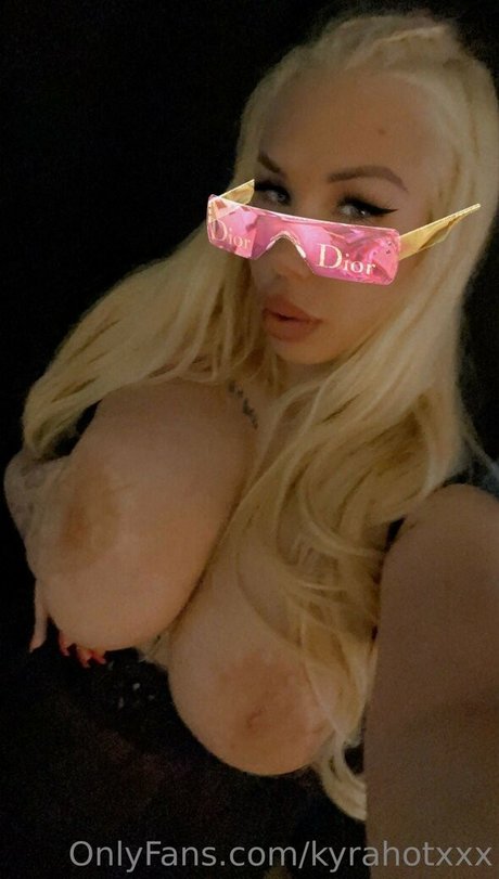 Kyra Hot pornstar xxx picture