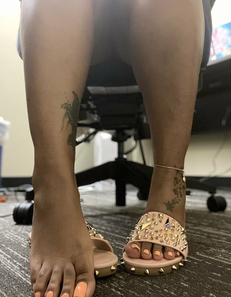 petite feet onlyfans porn galleries