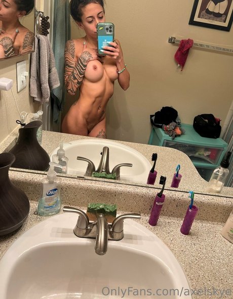 axelskye model free pic