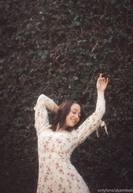 akamikebphoto high quality model images