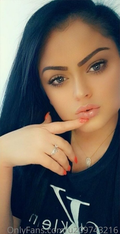 ella malyna27 nude actress pics