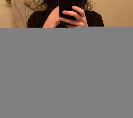 emxlyy model naked picture