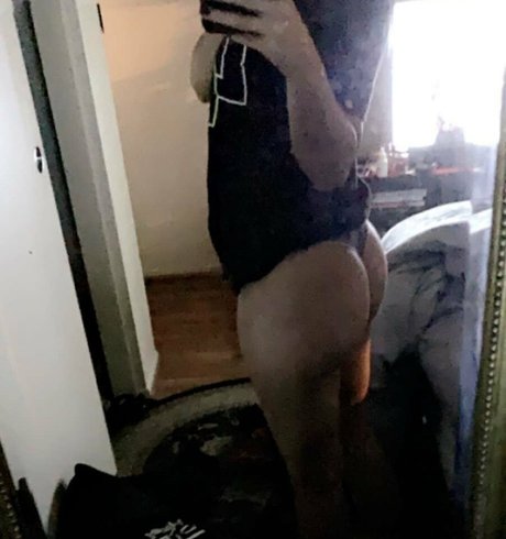 emxlyy pornstar erotic pic