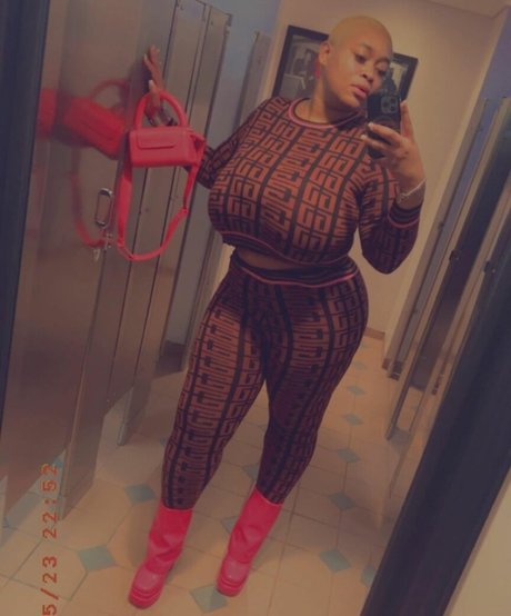 ChellMzDonald beautiful model img