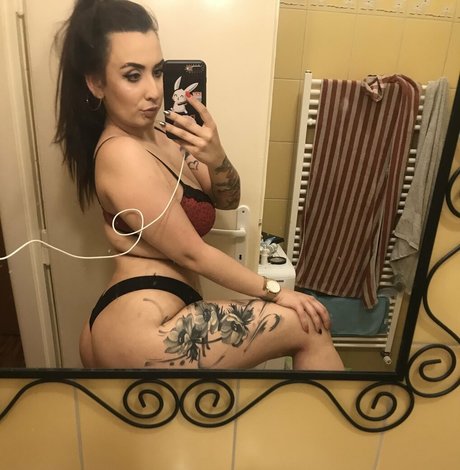 ilouisekari exclusive pornstar photo