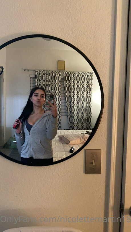 nicolettemartin18 pornstar naked pic