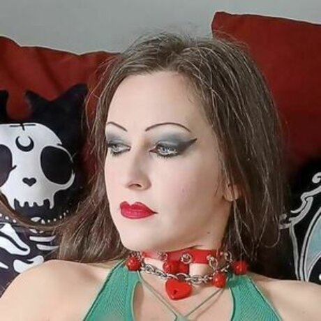 littlegothinheels naked model img