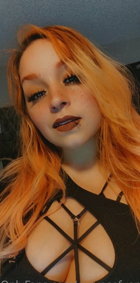 curvesofvenus nudes star image