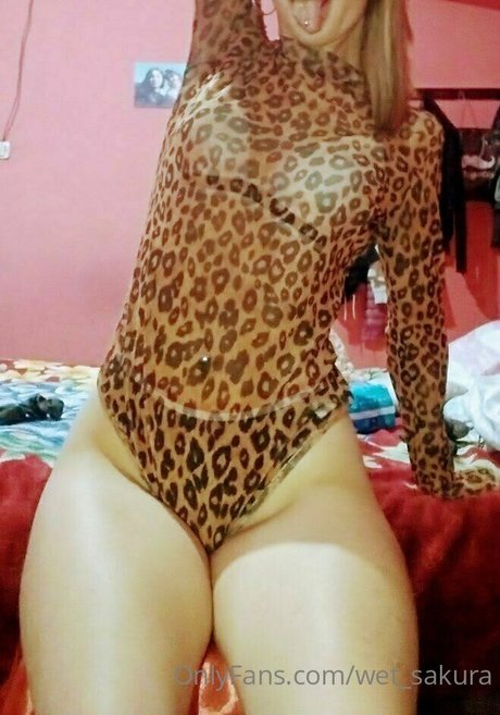 wet sakura sexy model pic