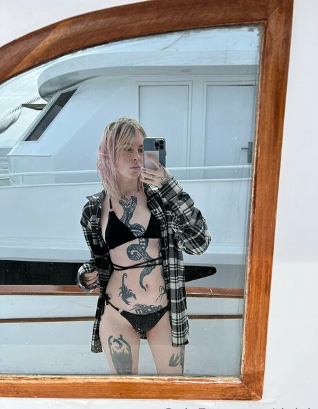 tinich model sexy photos