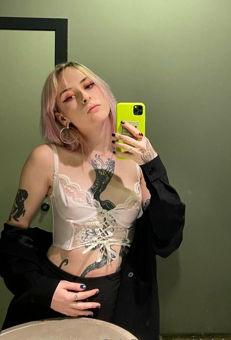 tinich pornstar sexy image