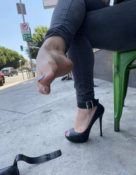 Serving Gaia erotic star image