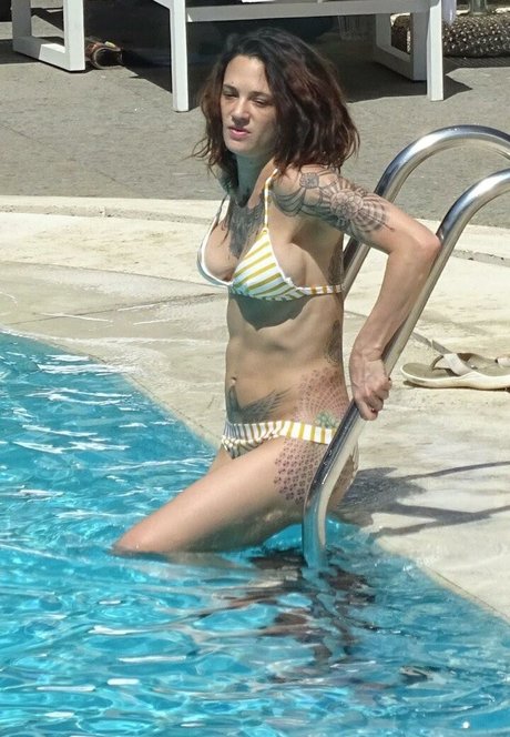 Asia Argento model art picture