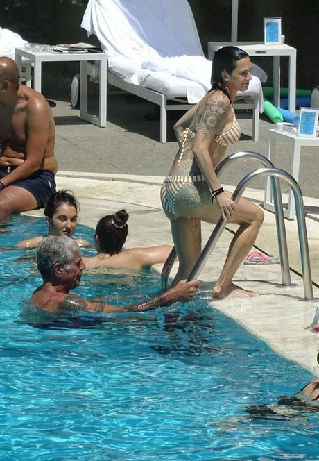 Asia Argento model nude pic