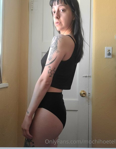 mochihoetel model hot pics