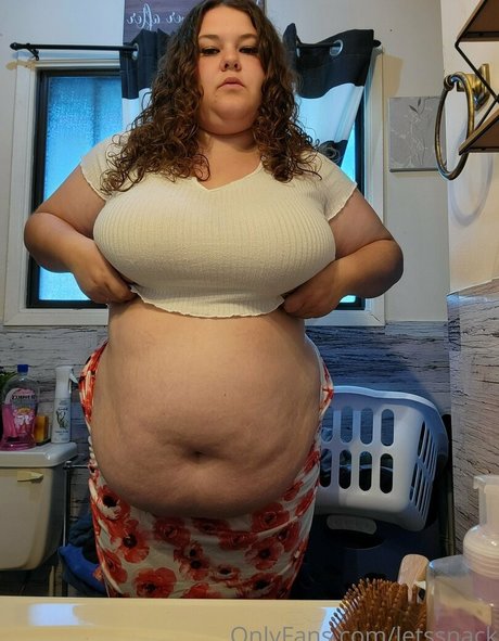 letssnack erotic model photo