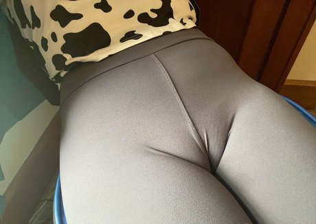 ccpinkk exclusive model image