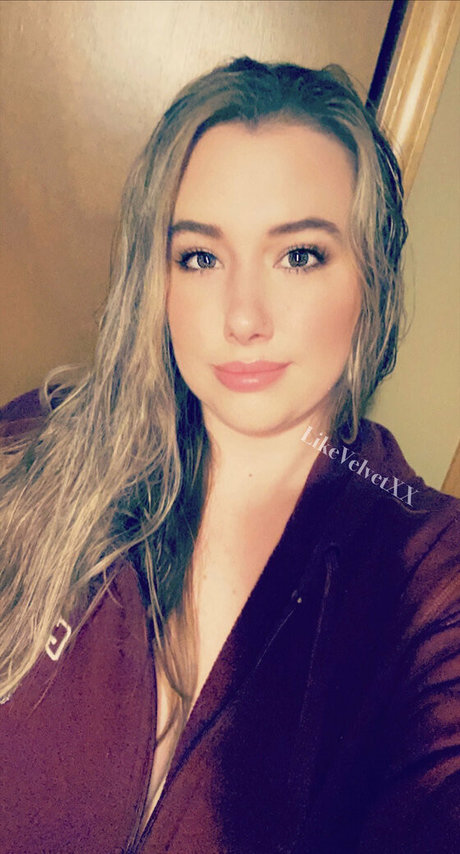 redvelvetxx erotic actress pic