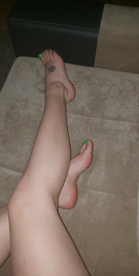 lesbian fingering onlyfans free porn pic