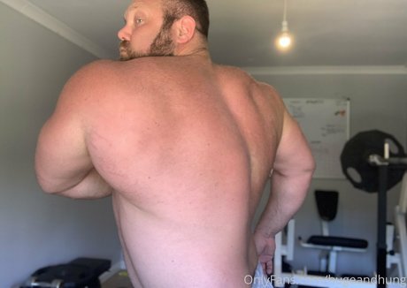 hugeandhung porn model photo