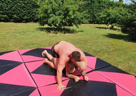 hugeandhung pretty model pictures