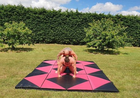 hugeandhung pornstar high quality image