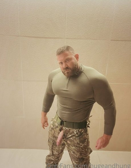 hugeandhung pornstar high quality photo