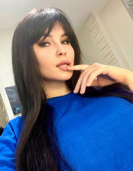 kira aa pretty star pics