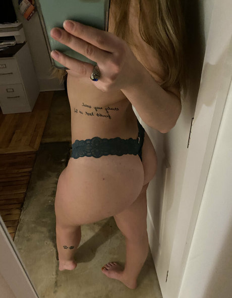 busty mom onlyfans exclusive photos