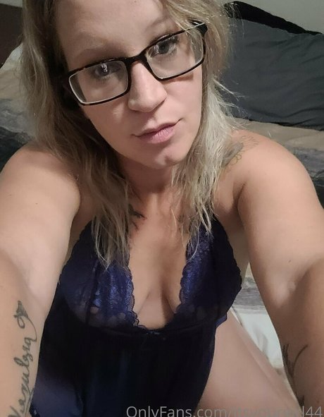 itsyourgirl44 model adult gallery