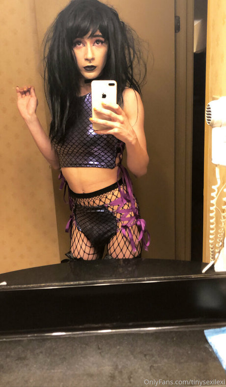 tinysexilexi666 pornstar sex images