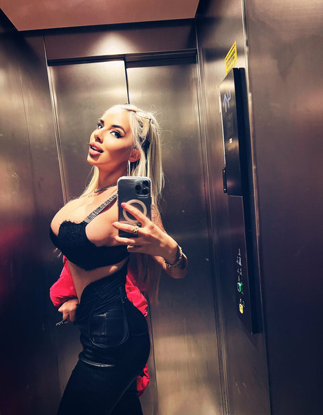 yannaluxfree porn star pic