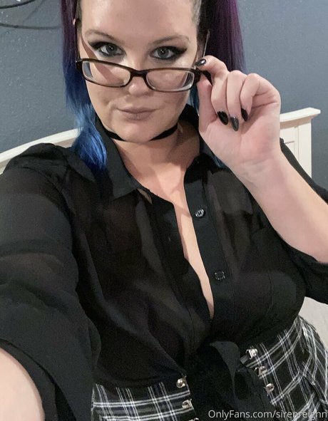 sirenreignn nudes star image