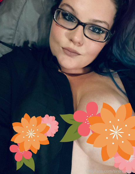 sirenreignn star naked photo