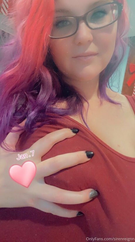 sirenreignn model naked image