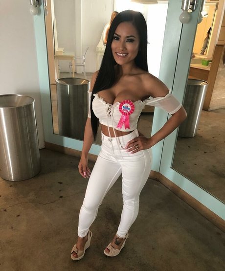 iamhienhoneybee pornstar hot images