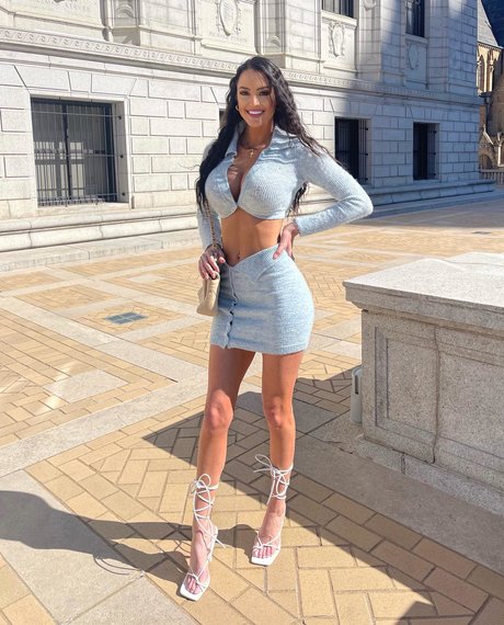 young onlyfans pornographic photo