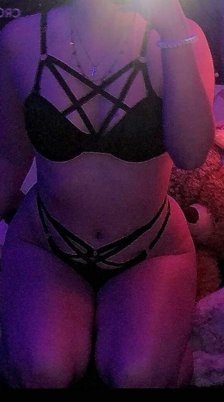 goth queen os free pornstar photo