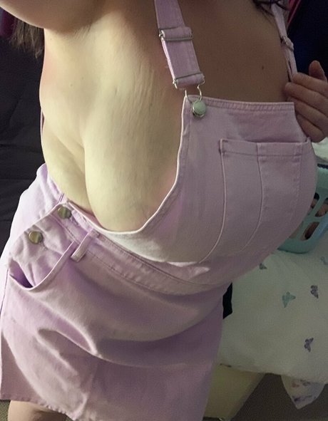 curvy shemale onlyfans nude picture