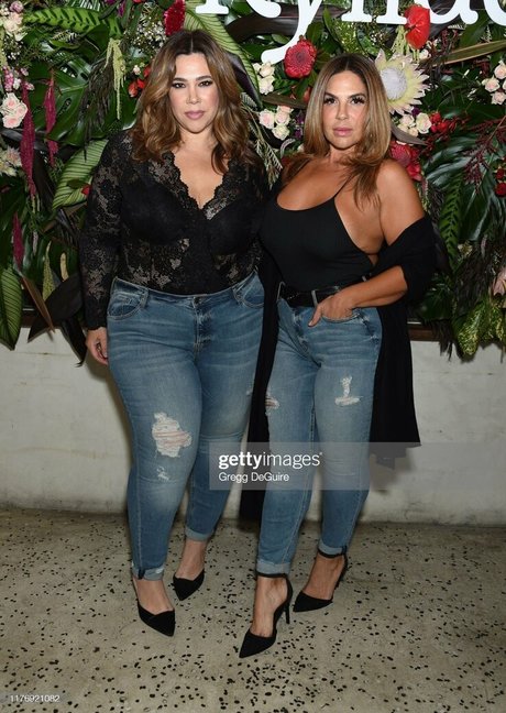 CarlaLuxx model free pics