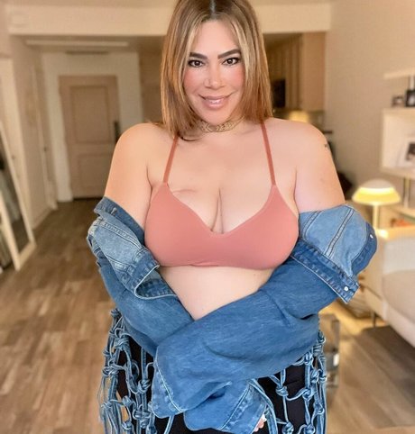 CarlaLuxx sex model photo