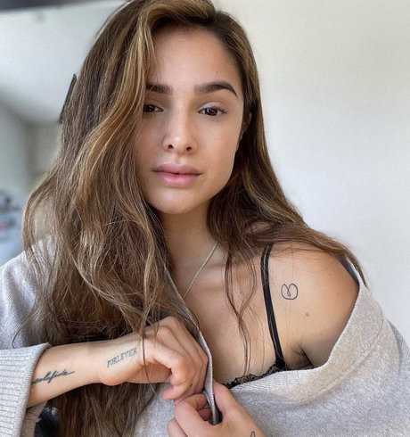 Chachi Gonzales porn model image