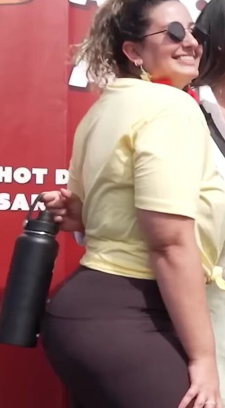 Nicole Enayati model pretty photo