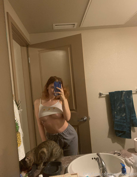 sexyredinbed pornographic model picture