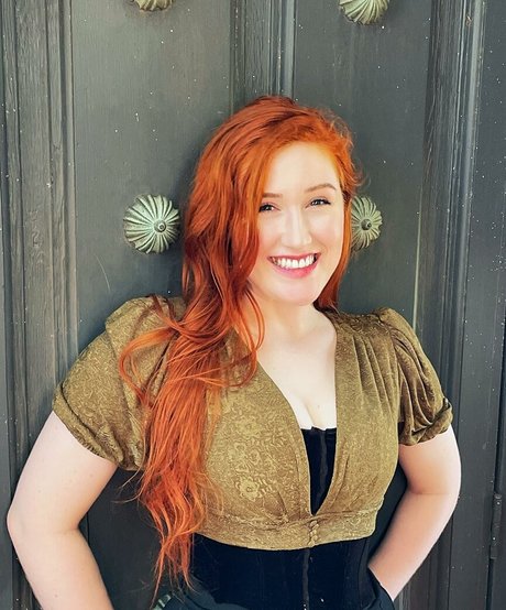 Julia Nilon top actress photos