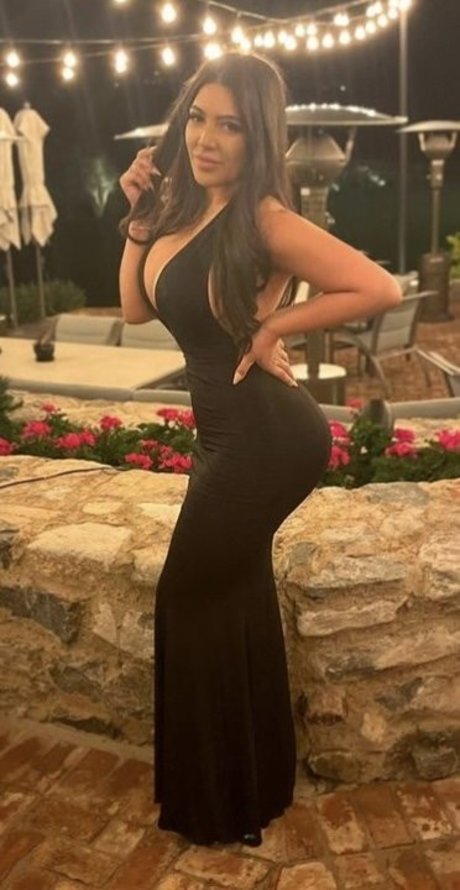 Nikki Waka perfect actress pictures